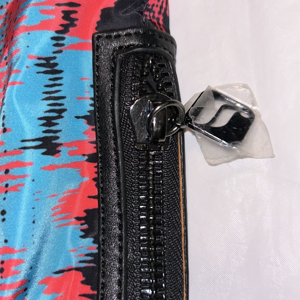 NEW Fabletics Hermosa Sling Tote in Heat Wave Print - Picture 5 of 9